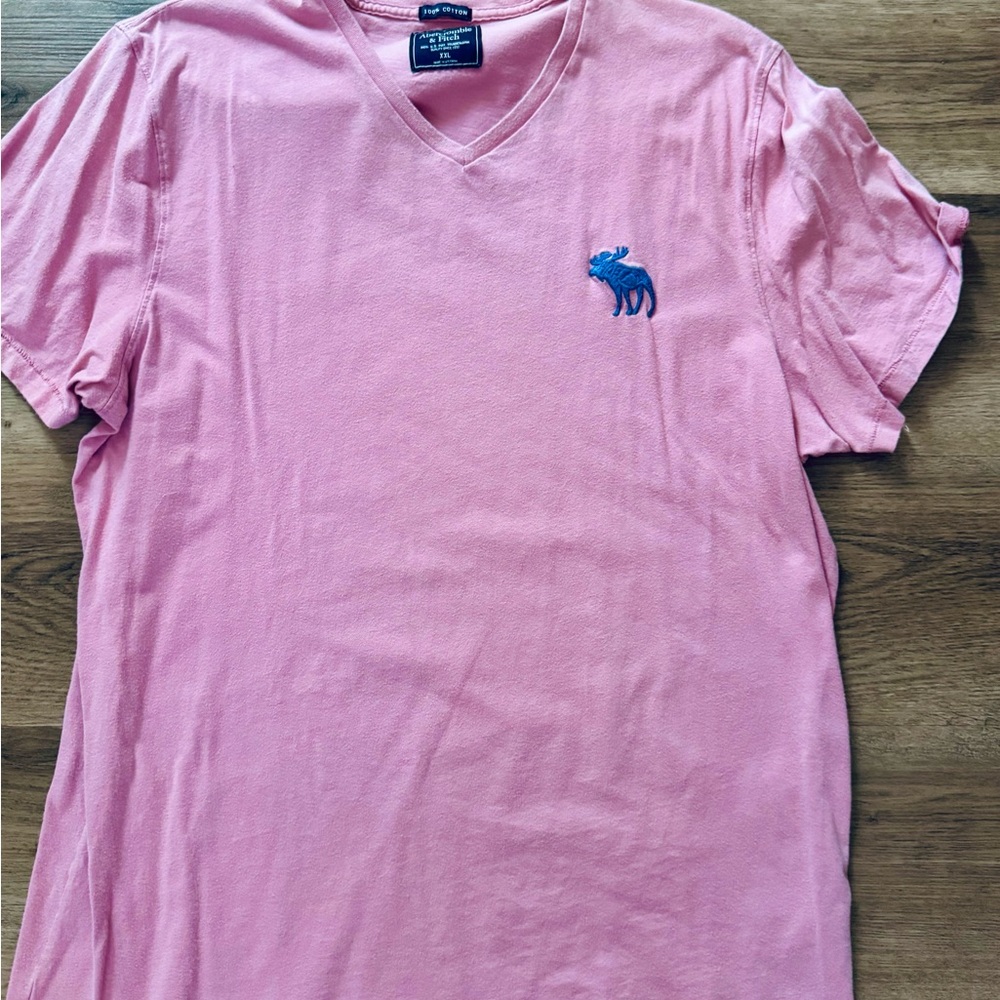 Abercrombie & Fitch Vintage Men’s Pink V-Neck Tee with Blue Moose Logo